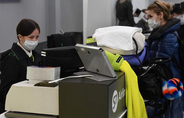 Стойка регистрации международных рейсов авиакомпании S7 в аэропорту Толмачево в Новосибирске