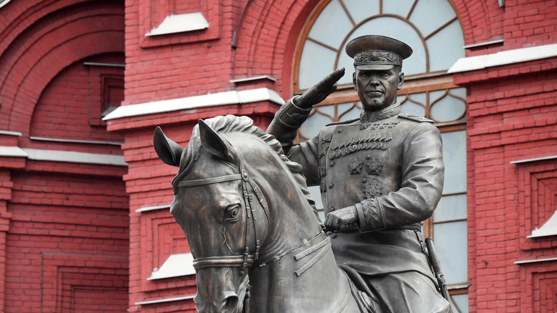 Новый памятник маршалу Георгию Константиновичу Жукову на Манежной площади в Москве - РИА Новости, 1920, 26.08.2024