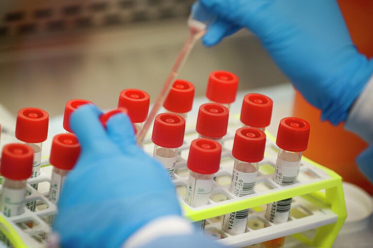 Лаборатория, проводящая тестирование на коронавирус в США Лаборатория, проводящая тестирование на коронавирус в США