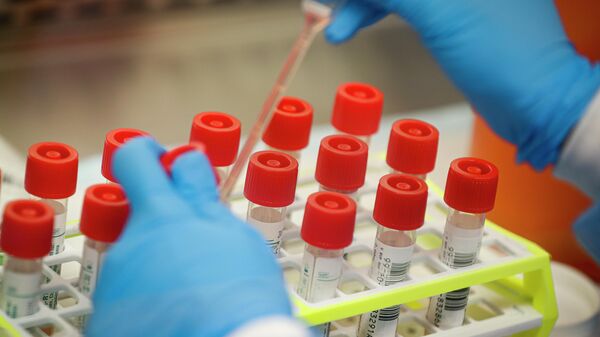 Лаборатория, проводящая тестирование на коронавирус
