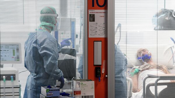 Отделение интенсивной терапии для пациентов с коронавирусом в больнице города Брешиа, Италия