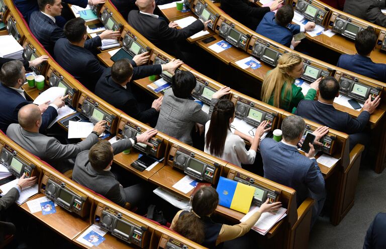 Депутаты на заседании Верховной рады Украины в Киеве Депутаты на заседании Верховной рады Украины в Киеве