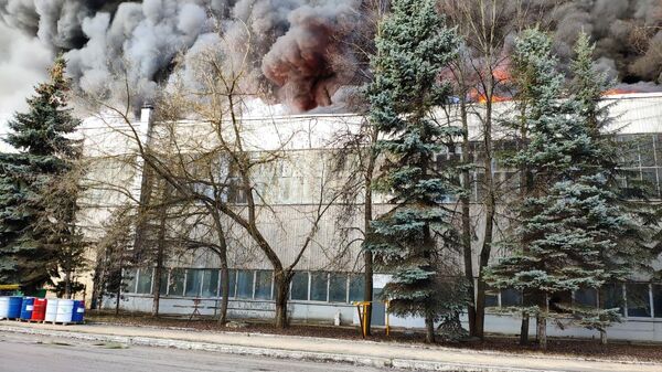 Пожар на складе на территории Дмитровского алюминиевого завода в Подмосковье
