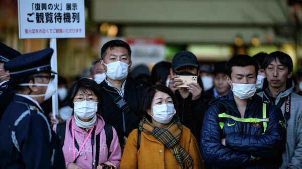 Японцы в медицинских масках