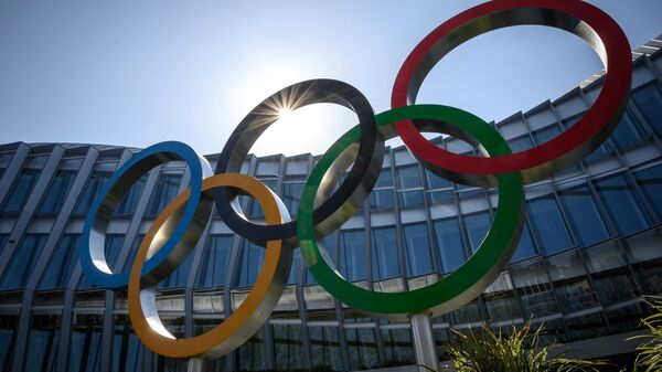 Олимпийские кольца перед зданием МОК в Лозанне
