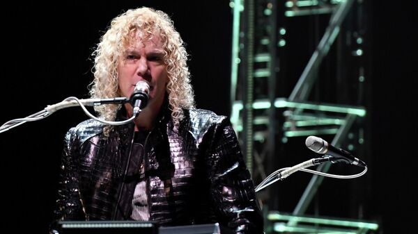  Клавишник и бэк-вокалист американской рок-группы Bon Jovi Дэвид Брайан