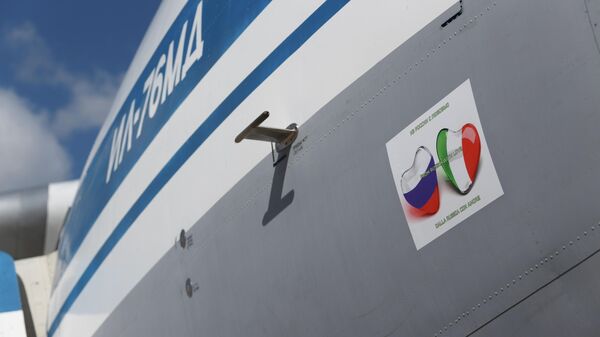 Военно-транспортный самолет ВКС России Ил-76 МД с медицинским оборудованием, предназначенным для отправки в Италию