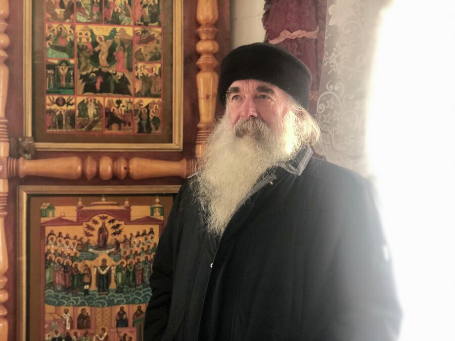 Священник старообрядческой церкви в Тарбагатае отец Сергий 