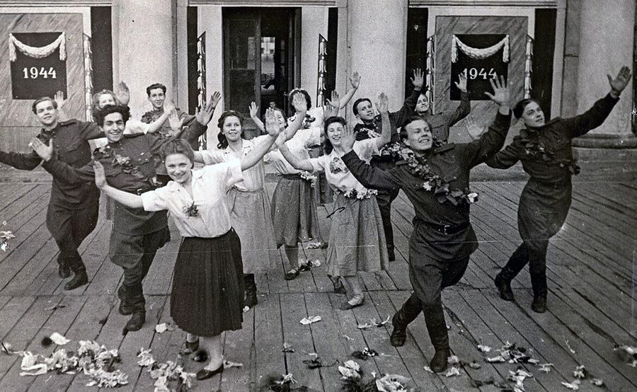 Танцевальный номер Марш Победы (Победный марш) 1945 год
