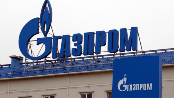Логотип Газпрома на здании компрессорной станции