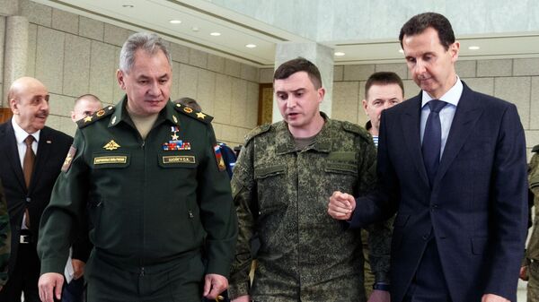 Министр обороны РФ генерал армии Сергей Шойгу и президент Сирийской Арабской Республики Башар Асад во время встречи в Дамаске 