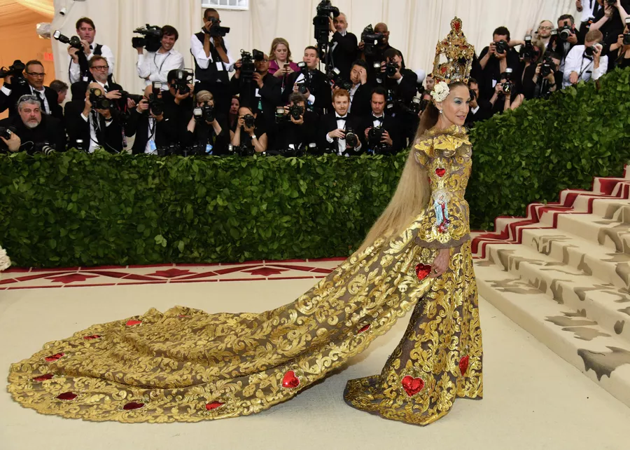 Сара Джессика Паркер на балу Met Gala 2018 в Нью-Йорке Сара Джессика Паркер на балу Met Gala 2018 в Нью-Йорке