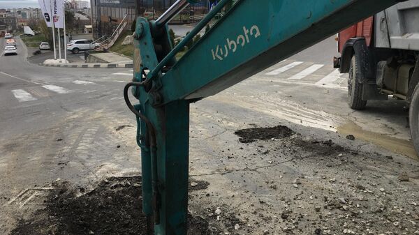 Подземное сооружение обнаружено при прокладке водопровода на углу улиц Дзержинского и Прохорова в городе Новороссийске