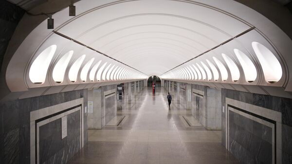 Пустая станция метро