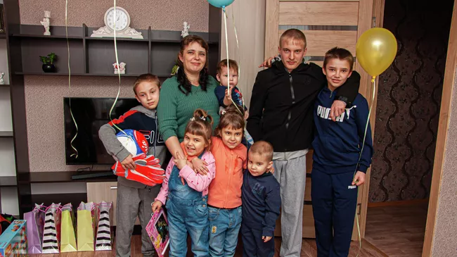 Диана с семью детьми в новом доме Диана с семью детьми в новом доме