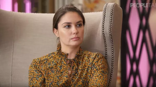 Интервью Агаты Муцениеце на канале PEOPLETALK TV. Стоп-кадр видео