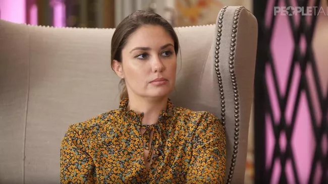 Интервью Агаты Муцениеце на канале PEOPLETALK TV. Стоп-кадр видео