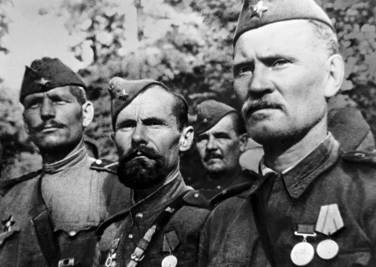 Бойцы Красной Армии в дни Великой Отечественной войны Бойцы Красной Армии в дни Великой Отечественной войны