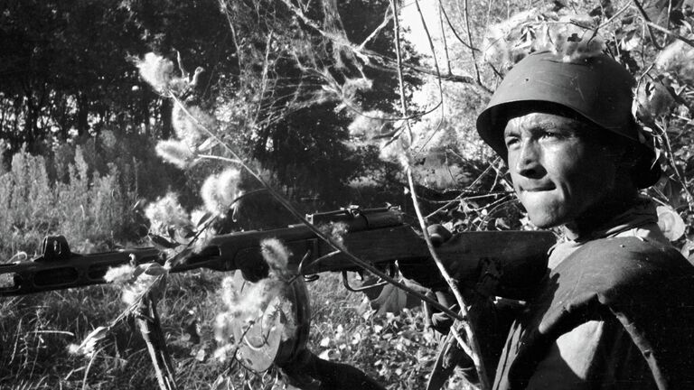 Боец Тойли Атаджанов в бою на подступах к Сталинграду