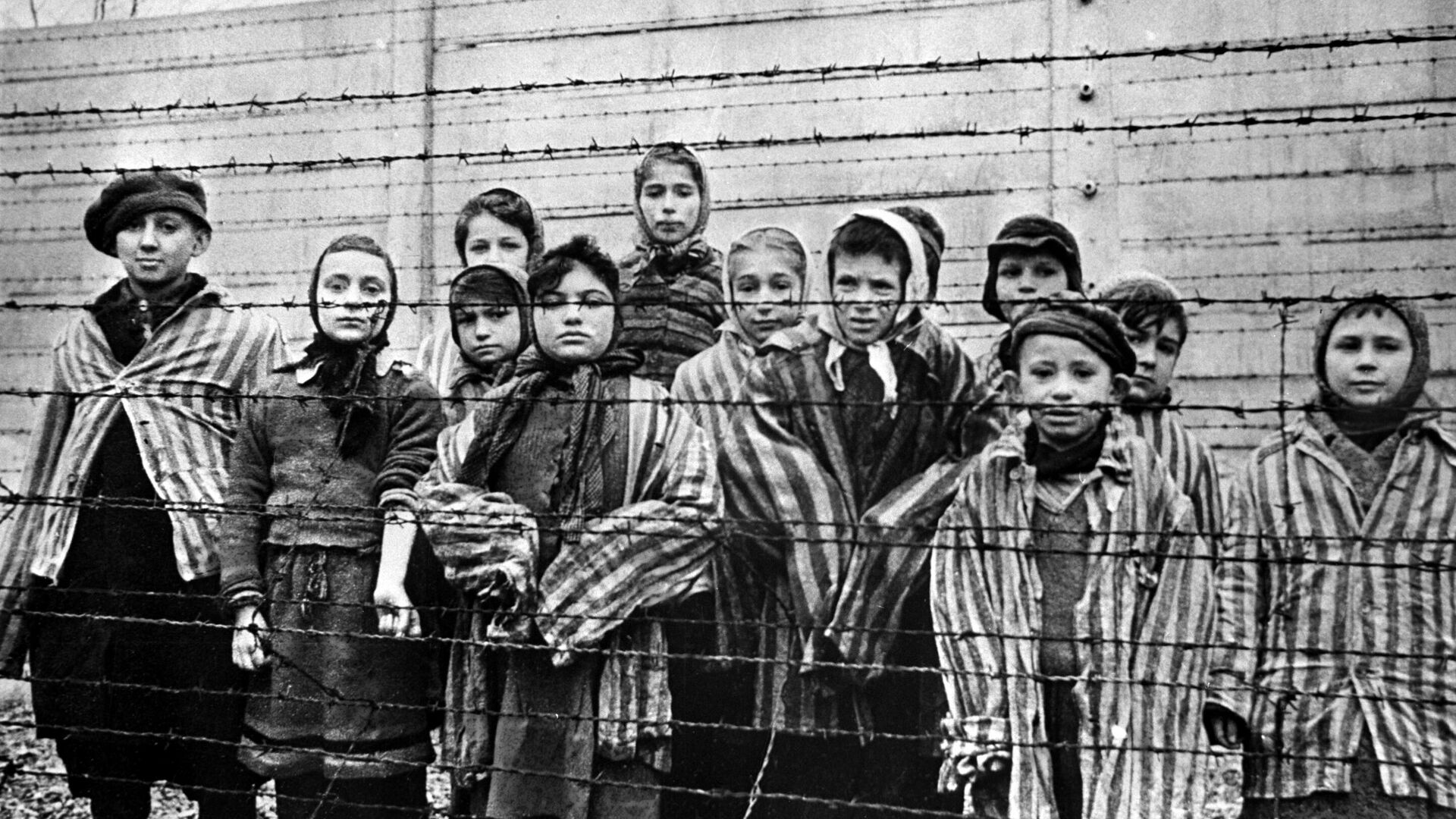 Дети-заключенные концентрационного лагеря Освенцим - РИА Новости, 1920, 27.01.2022