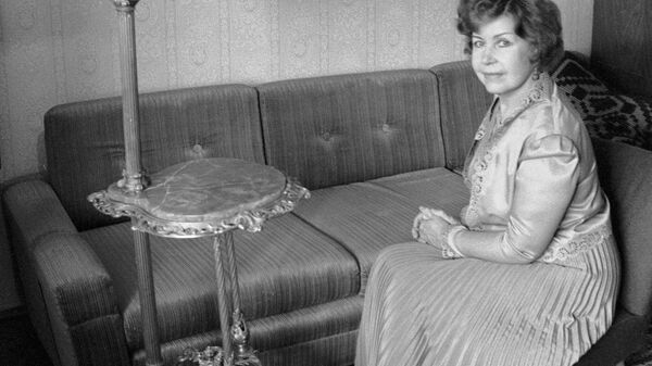Народная артистка РСФСР  Инна Макарова в домашней обстановке