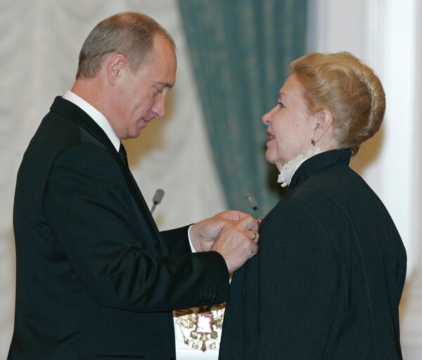 Президент РФ Владимир Путин наградил орденом За заслуги перед Отечеством IV степени актрису Инну Макарову