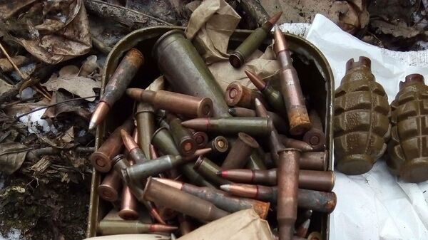 Тайник с боеприпасами и взрывчаткой в районе села Желтое в самопровозглашенной ЛНР