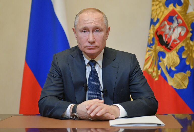 Президент России Владимир Путин во время обращения к гражданам из-за ситуации с угрозой распространения коронавирусной инфекции Президент России Владимир Путин во время обращения к гражданам из-за ситуации с угрозой распространения коронавирусной инфекции