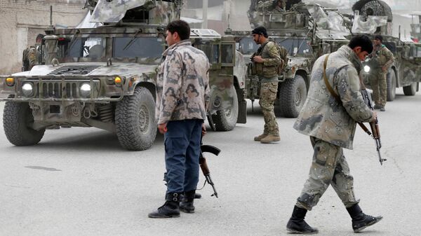 Афганские военные на месте нападения боевиков на храм сикхов в Кабуле. 25 марта 2020 года