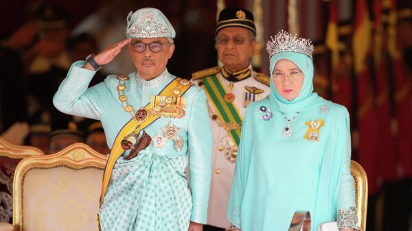 Король Малайзии Абдулла II  с женой Тунку Азизой Аминой Маймуной 