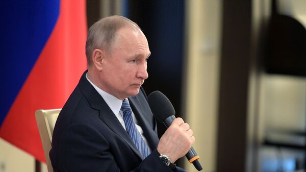Президент РФ Владимир Путин во время встречи с представителями предпринимательского сообщества