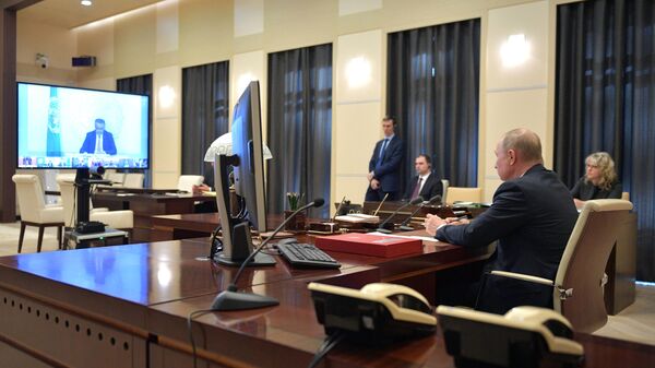 Президент РФ Владимир Путин во время участия в саммите лидеров Большой двадцатки по коронавирусу в режиме видеоконференции