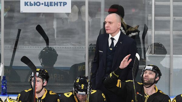 Главный тренер хоккейного клуба Северсталь Андрей Разин