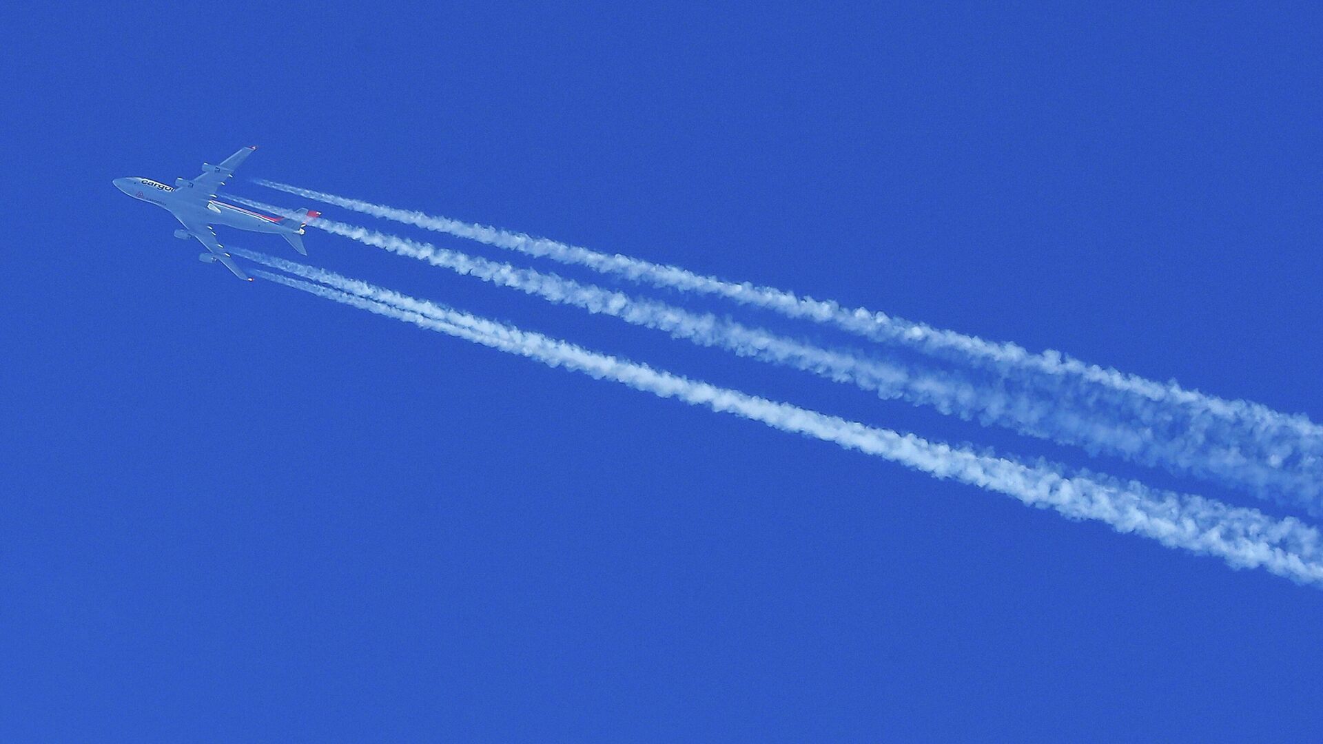 Самолет Boeing 747-467 в небе над Москвой - РИА Новости, 1920, 28.12.2020