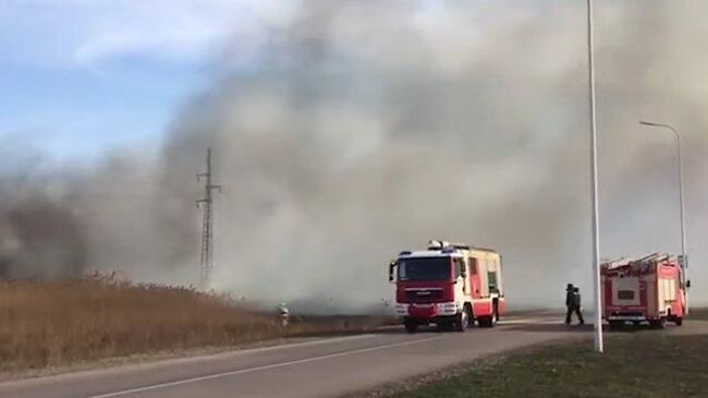 Под Ростовом-на-Дону горит поле