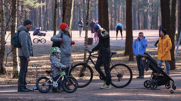 Жители города отдыхают в парке Сосновка, не входящего в список закрытых для посещений