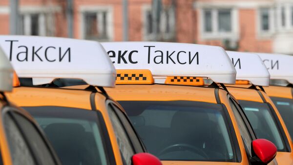 Автомобили службы Яндекс Такси 