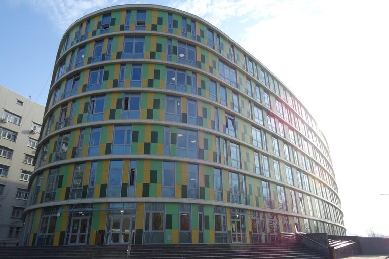 Больница №67, здание перинатального центра, только что построенного и переоборудованного под инфекционный госпиталь на период эпидемии. Больница №67, здание перинатального центра, только что построенного и переоборудованного под инфекционный госпиталь на период эпидемии.