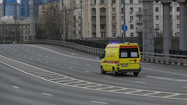 Машина скорой помощи на улице в Москве