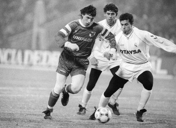 1991 год. Игровой момент матча Кубка европейских чемпионов Спартак (Москва) - Реал (Мадрид) 1991 год. Игровой момент матча Кубка европейских чемпионов Спартак (Москва) - Реал (Мадрид)