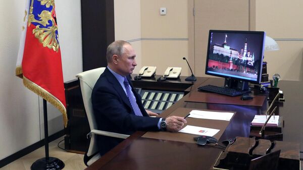 Президент РФ Владимир Путин проводит в режиме видеоконференции совещание с руководителями регионов