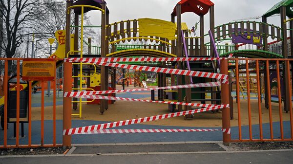 Закрытая детская площадка в районе Ясенево в Москве