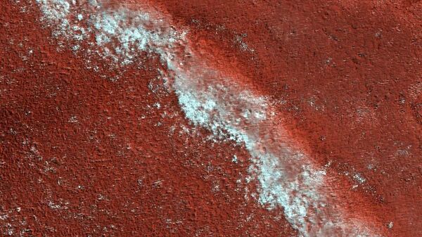 Изображение инопланетного образования на поверхности Марса, напоминающее тирамису 