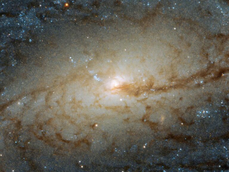 Спиральная галактика NGC 3887