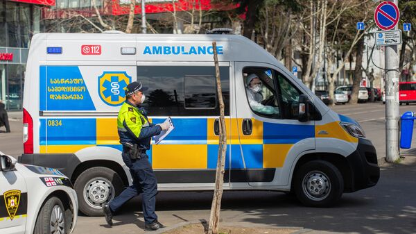 Машина медицинской скорой помощи на улице Тбилиси