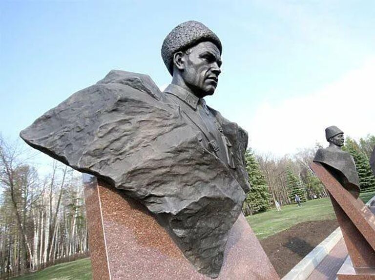 Памятник генералу Шаймуратову в парке Победы, Уфа