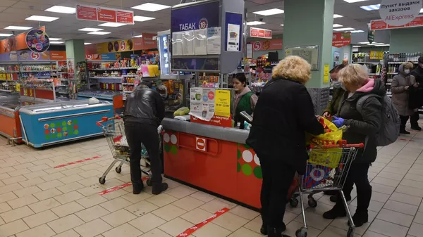 Разметка для соблюдения дистанции в одном из магазинов