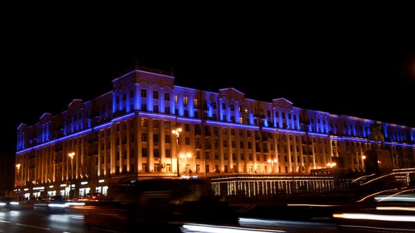 Здание в Москве, подсвеченное синим цветом в рамках международной акции Зажги синим (Light It Up Blue), которая приурочена к Всемирному дню распространения информации об аутизме
