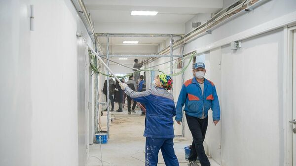 Рабочие во время подготовки лечебного корпуса № 6 ГБУЗ Городской клинической больницы имени С. И. Спасокукоцкого