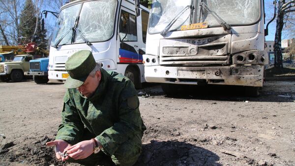 Заместитель начальника Управления Народной милиции ДНР Эдуард Басурин в Горловке Донецкой области, которая была обстреляна украинскими силовиками